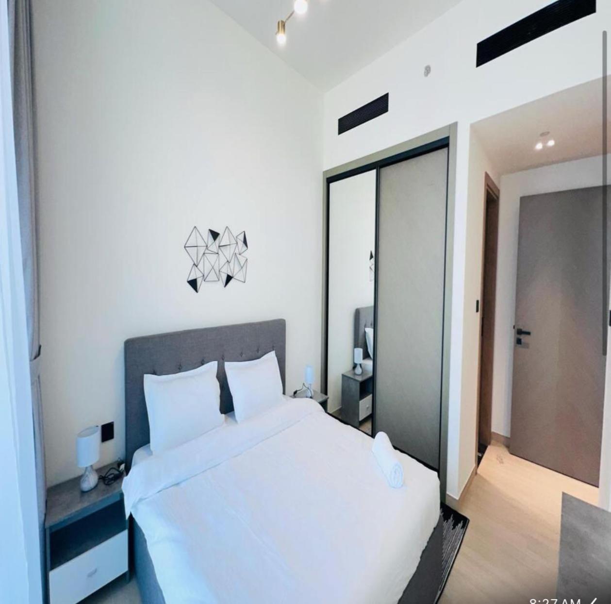Oyo 1408 Standard 1bedroom Binghatti Emerald Apartment Dubai